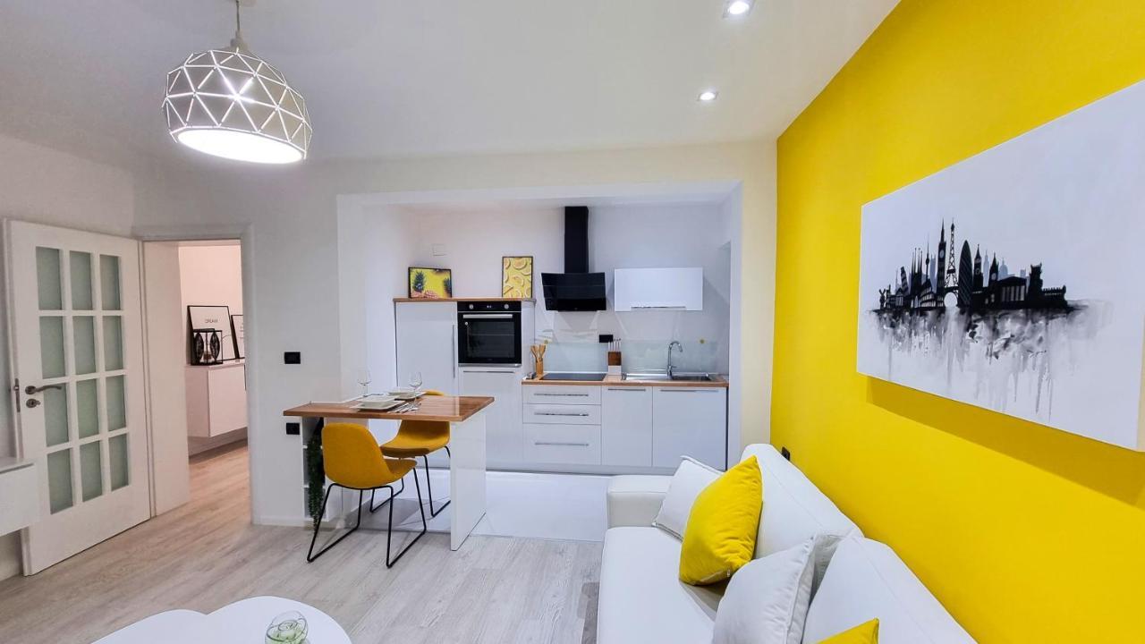 'the Yellow' Apartment *